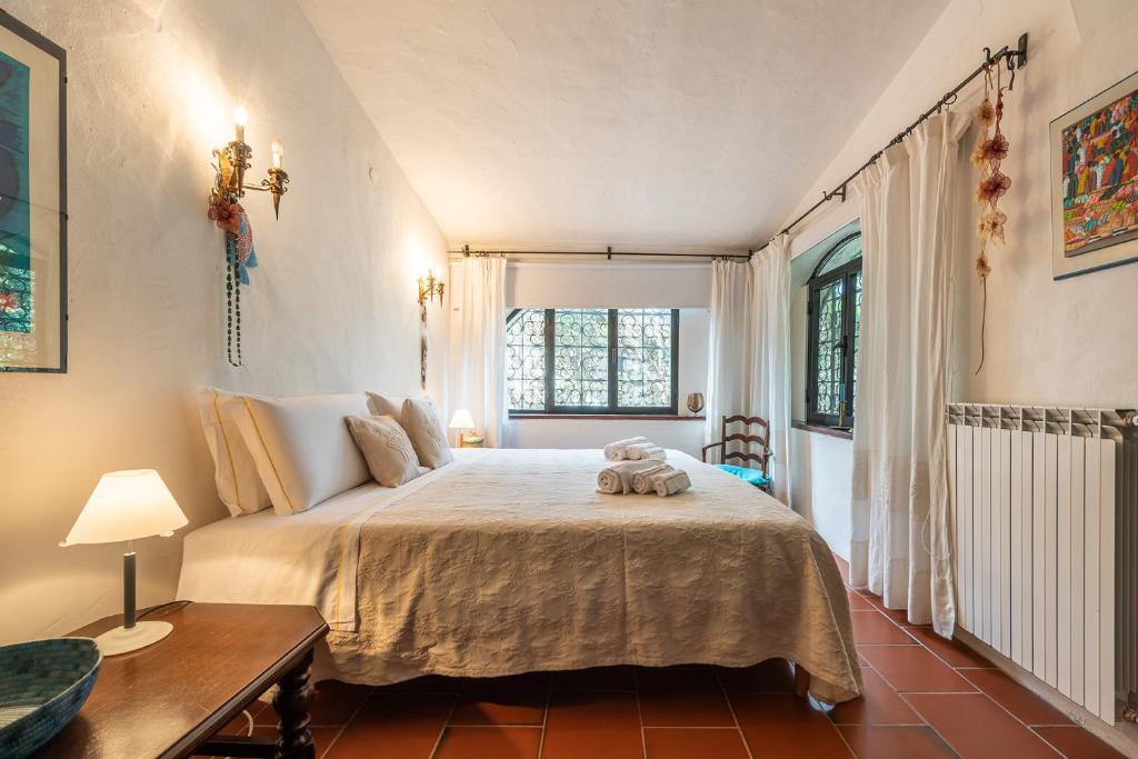 A bed or beds in a room at Villa Mistral