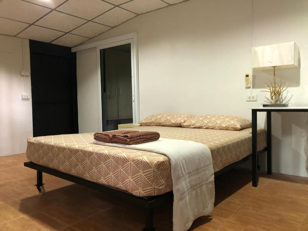 Wassana Sitdharma Guesthouse - Budget Double Room