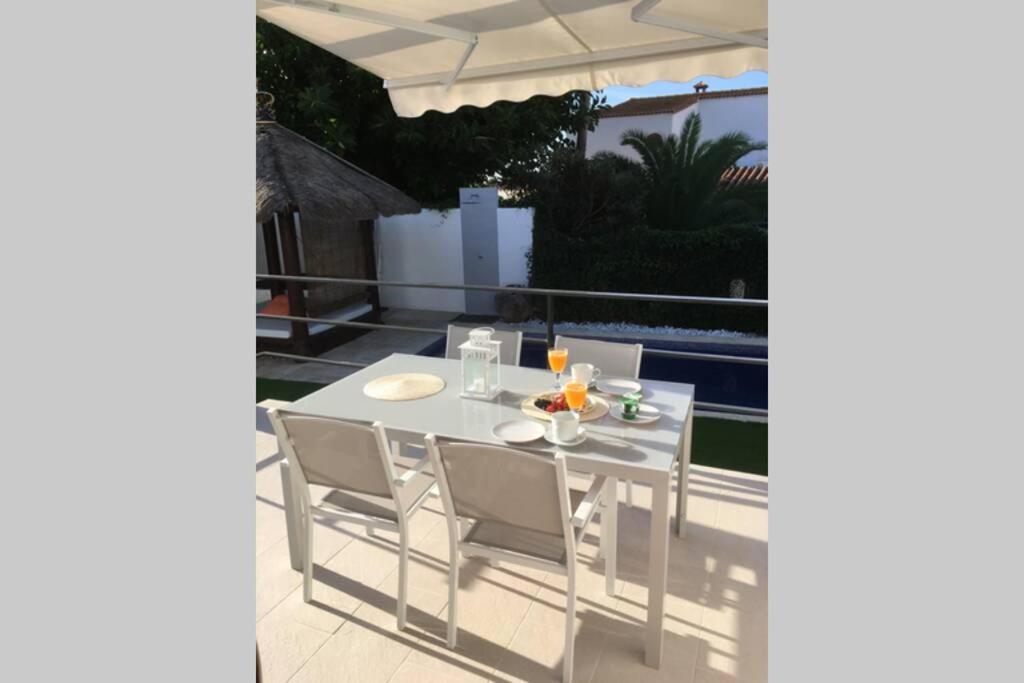 Fotografia z galérie ubytovania Costabella -Villa mit Pool zur Alleinbenutzung v Marbelli
