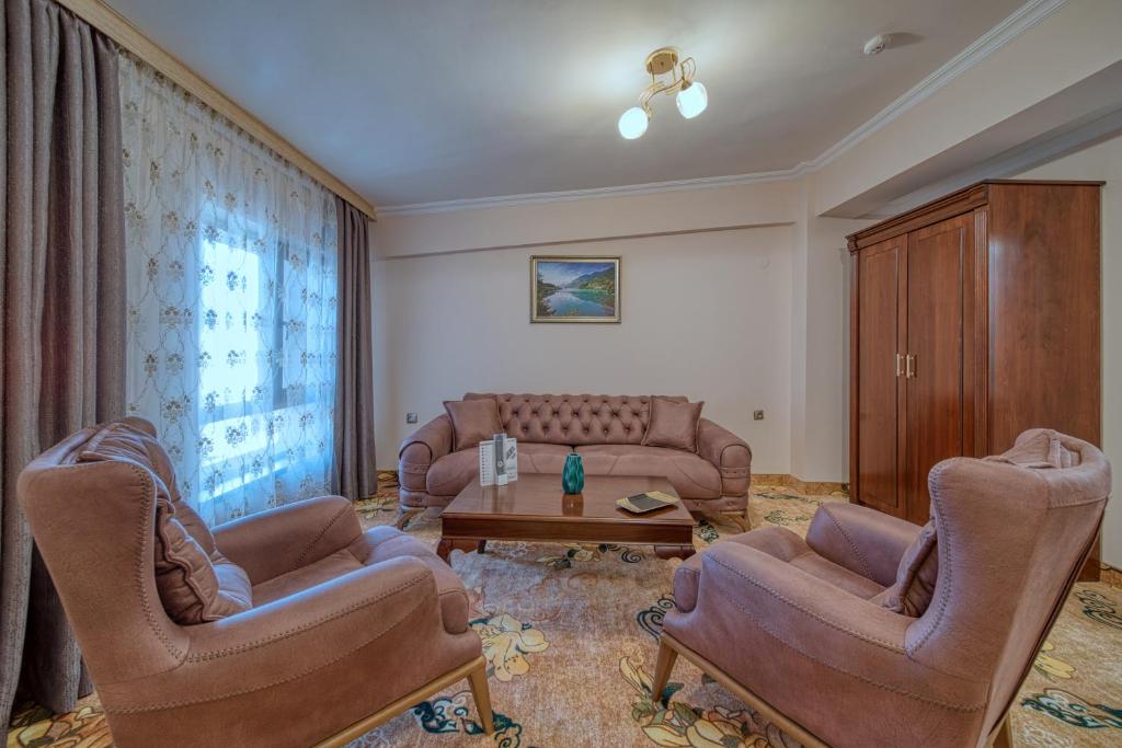 A seating area at Residence Konstantina Palace