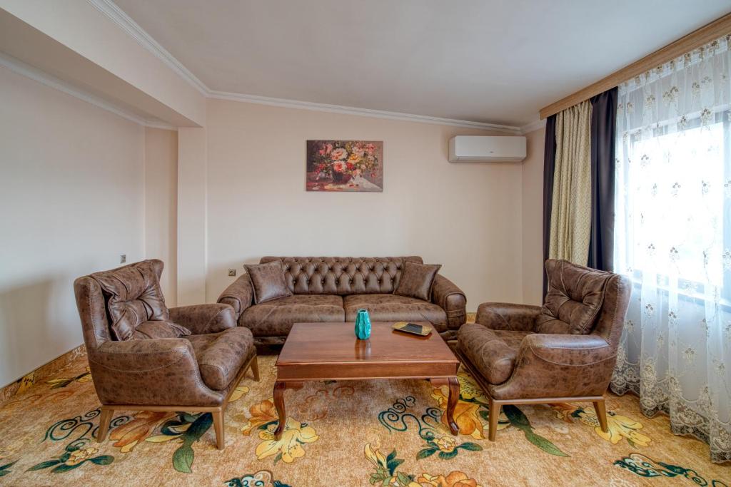 A seating area at Residence Konstantina Palace