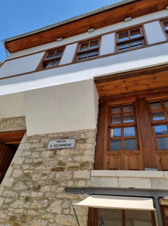 Fotografie z fotogalerie ubytování The Heart of the Bazaar Guest house v destinaci Gjirokastër