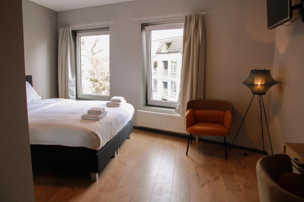 Postel nebo postele na pokoji v ubytování HOLT Hotel