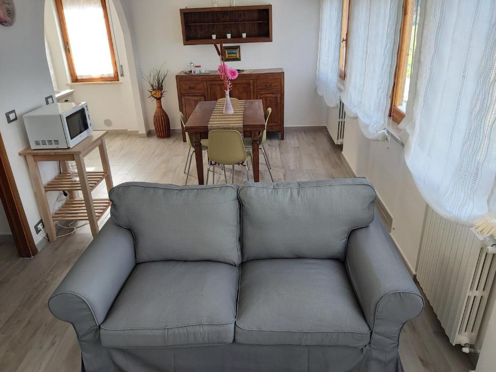 Telewizja i/lub zestaw kina domowego w obiekcie Le Logge Apartment