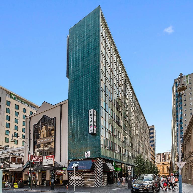 Cosmo on Bank - Resim 5