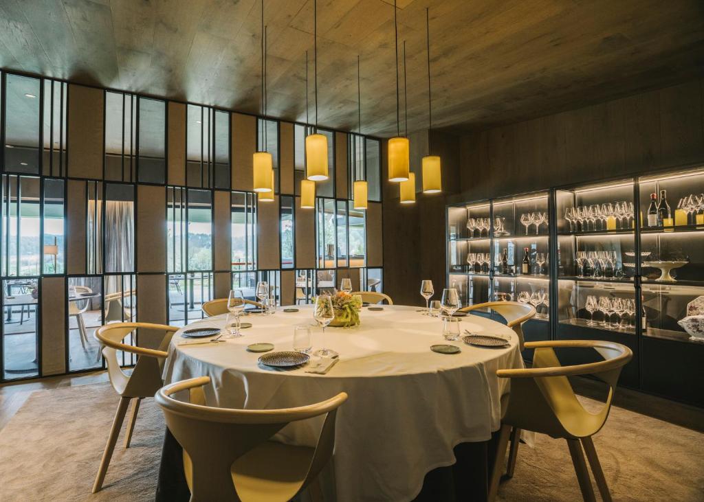 Restaurace v ubytování Les Cabanes de l'Oller del Mas