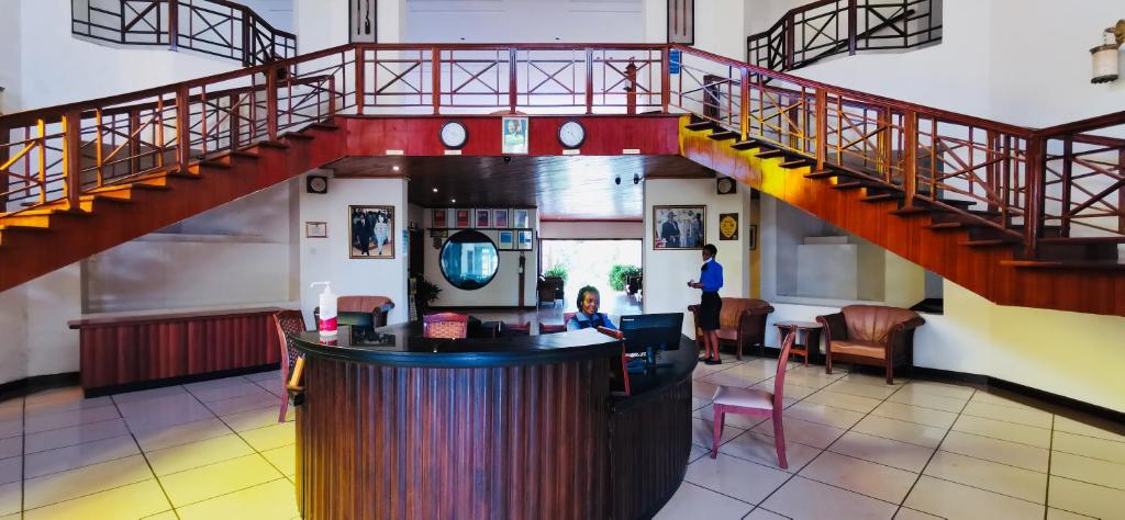 Televiisor ja/või meelelahutuskeskus majutusasutuses Jinja Nile Resort