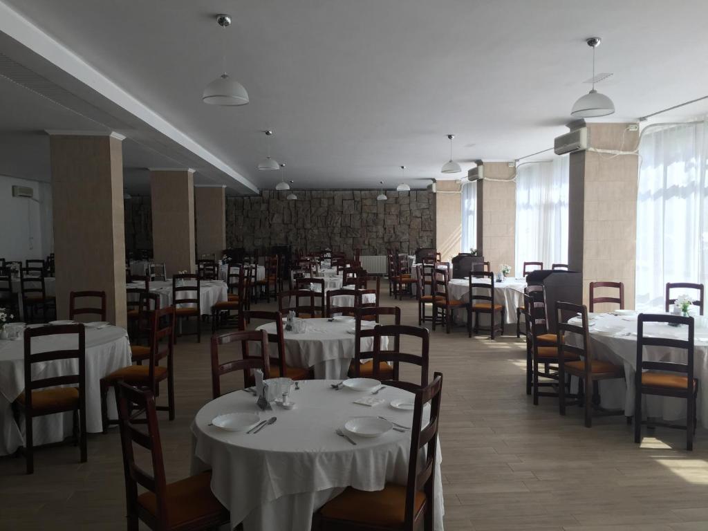 Restaurace v ubytování Hotel Lebăda