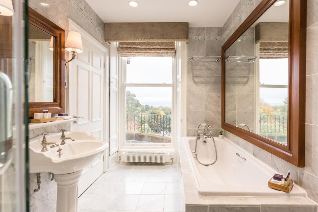 The Culloden Estate and Spa - Resim 3