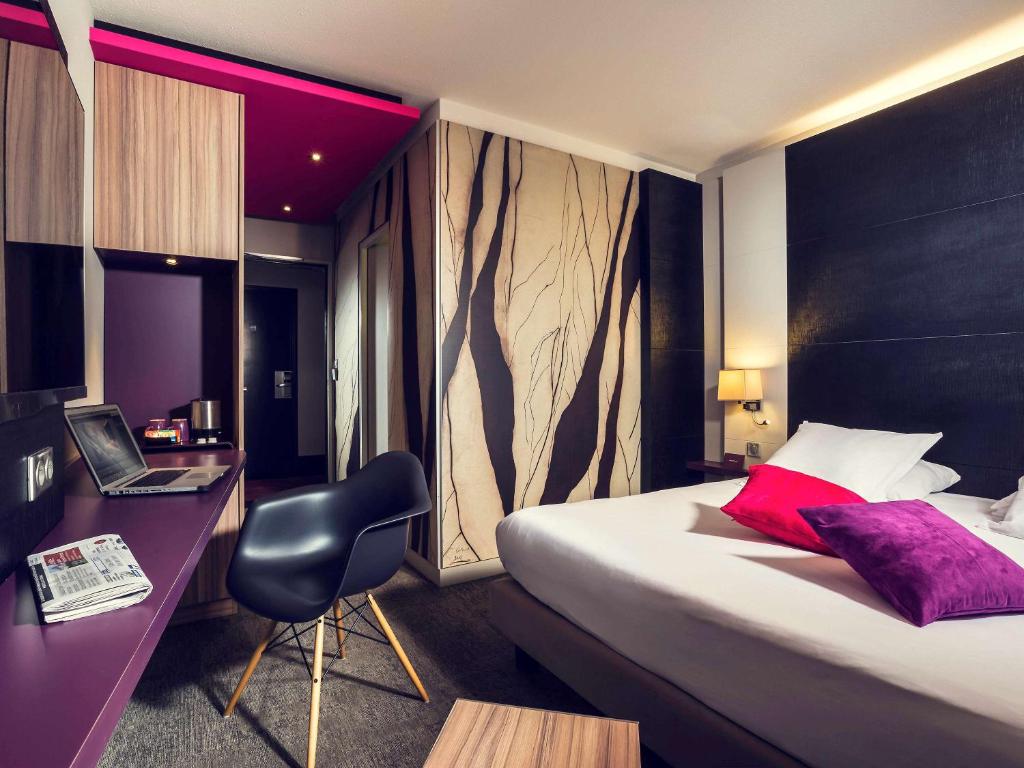 Postel nebo postele na pokoji v ubytování Mercure Colmar Centre Unterlinden
