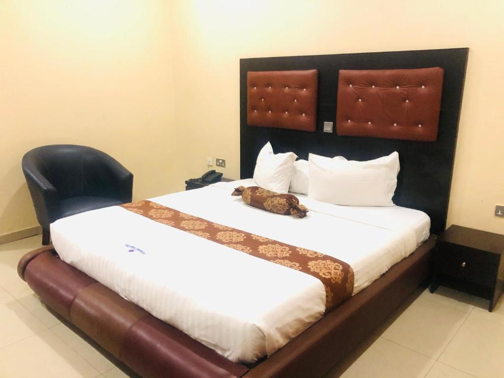 Postel nebo postele na pokoji v ubytování Mayor's & Diplomat Suite - GRA