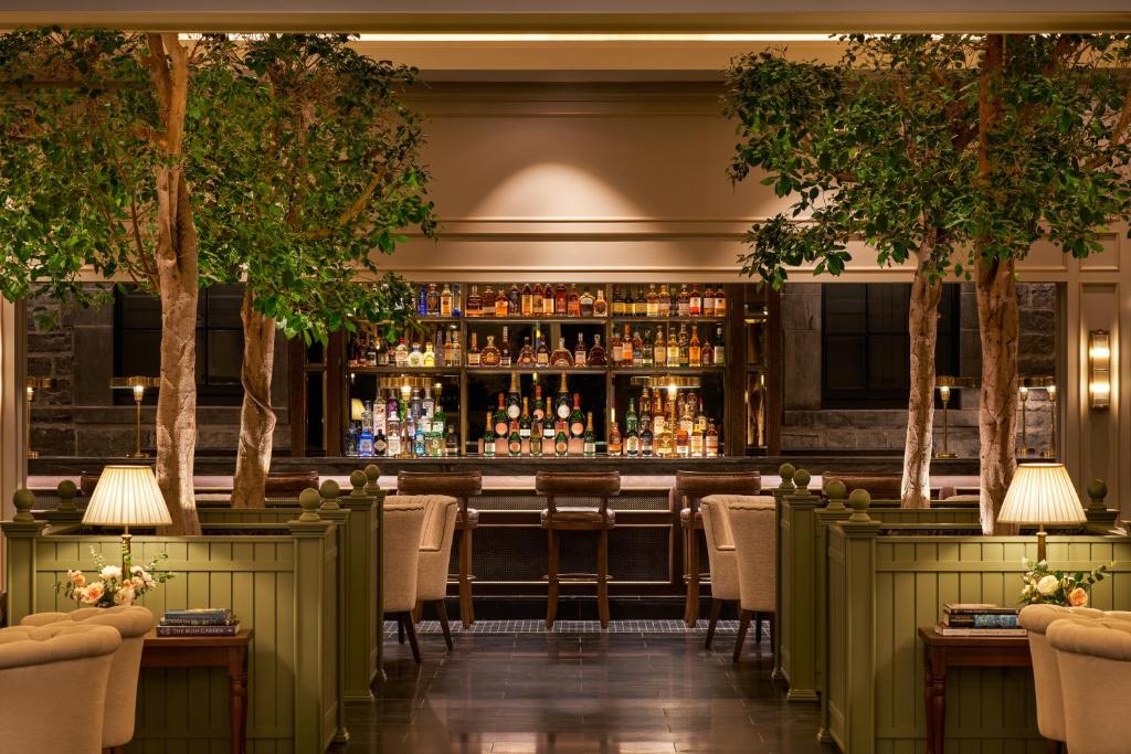 Lounge nebo bar v ubytování Carton House A Fairmont Managed hotel