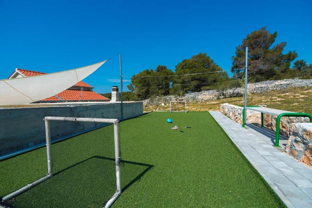 Tenis a/nebo squash v ubytování Isolated paradise Adio Mare Milna Brač nebo okolí