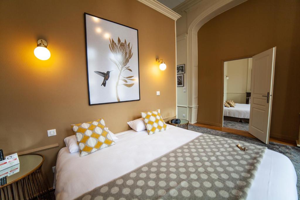 Postel nebo postele na pokoji v ubytování Logis Hôtel & Restaurant - Les Hauts de Montreuil