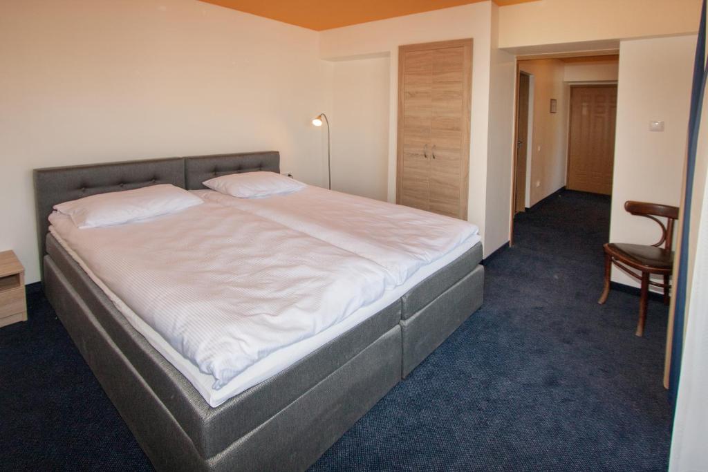 Lova arba lovos apgyvendinimo įstaigoje Tauras Center Hotel