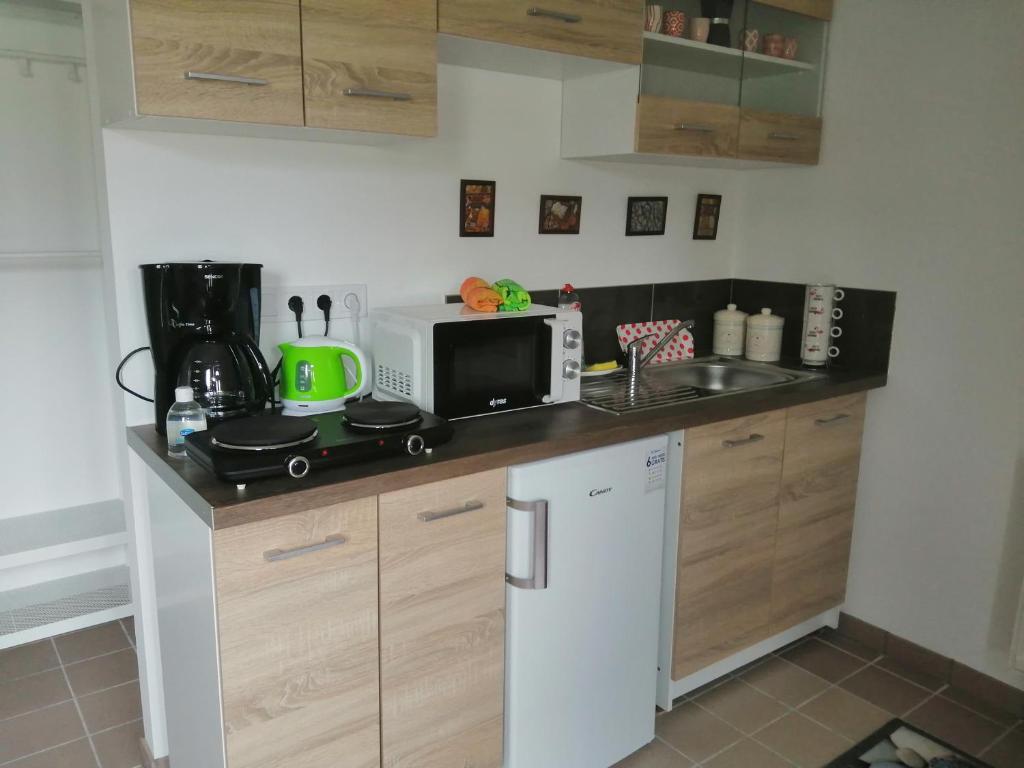 Kuchyň nebo kuchyňský kout v ubytování Zöldház magánszállás