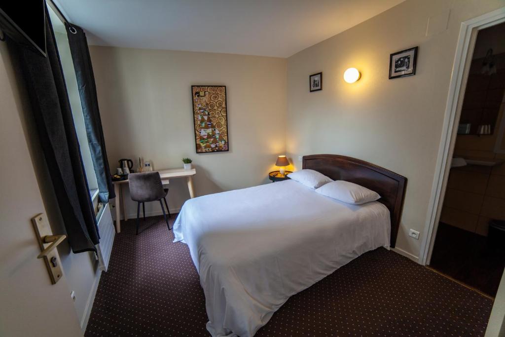 Postel nebo postele na pokoji v ubytování Logis Hôtel & Restaurant - Les Hauts de Montreuil