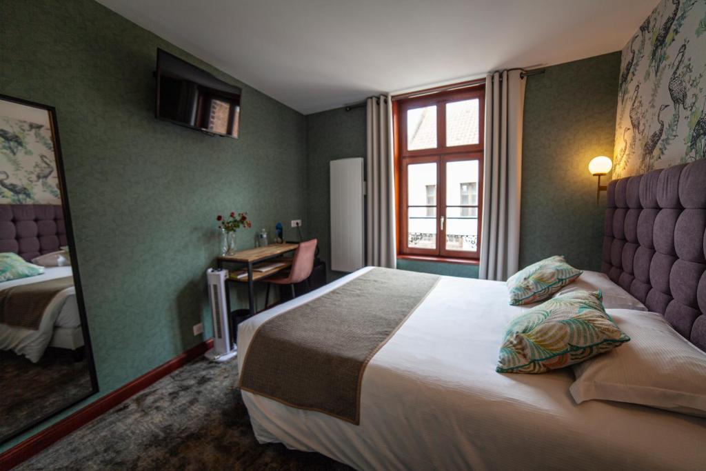 Postel nebo postele na pokoji v ubytování Logis Hôtel & Restaurant - Les Hauts de Montreuil