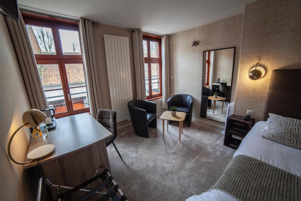 Postel nebo postele na pokoji v ubytování Logis Hôtel & Restaurant - Les Hauts de Montreuil