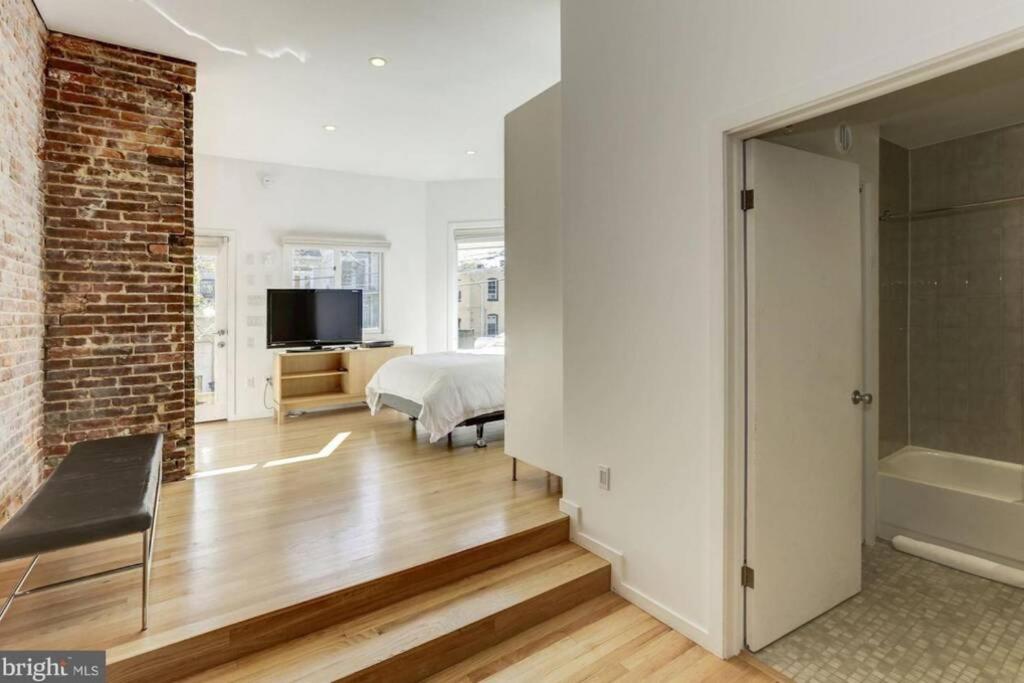 Lofty DC Sanctuary - One-Bedroom Apartment