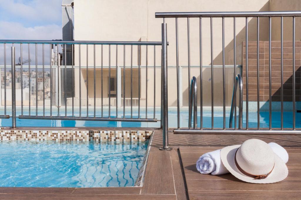 Bazén v ubytování Bayview Hotel by ST Hotels nebo v jeho okolí