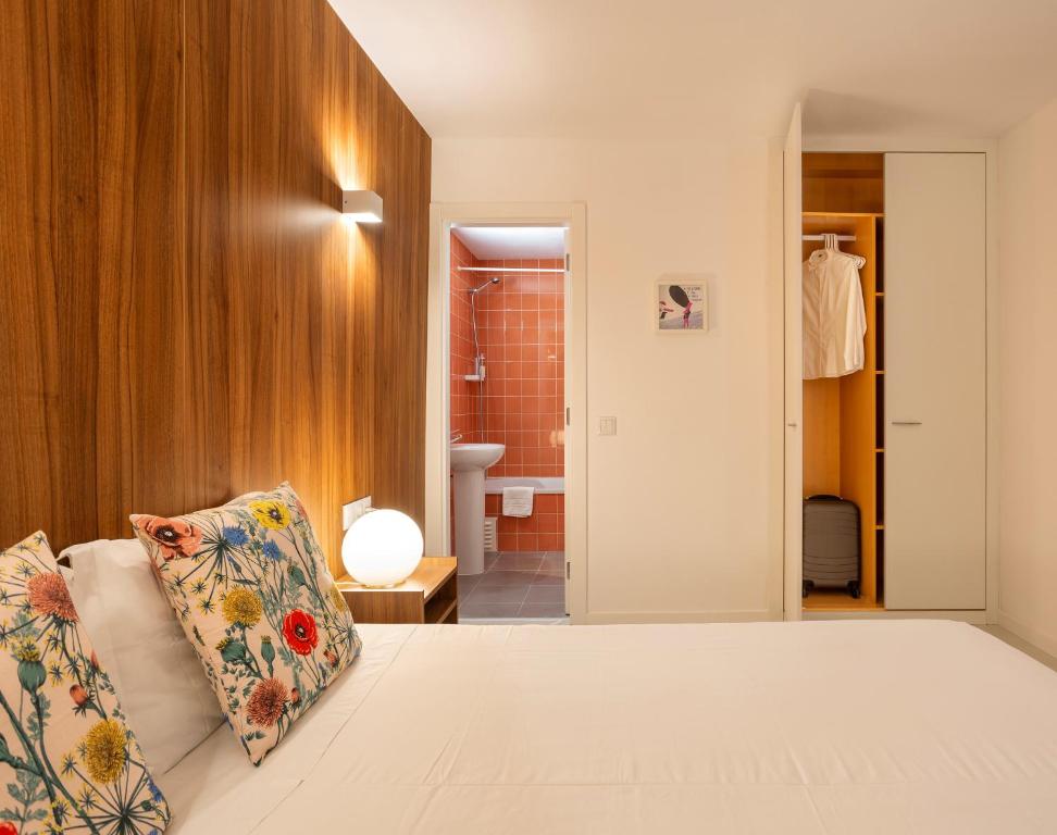 Postel nebo postele na pokoji v ubytování Next Inn