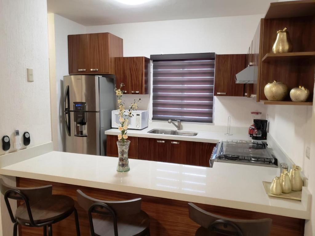 Kuchyň nebo kuchyňský kout v ubytování Casa con Alberca a solo 5 minutos de Playas de Nuevo Vallarta RBL33