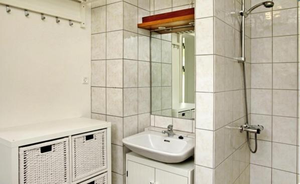 Koupelna v ubytování Beachfront Apartment D 2 Bedrooms Free Parking