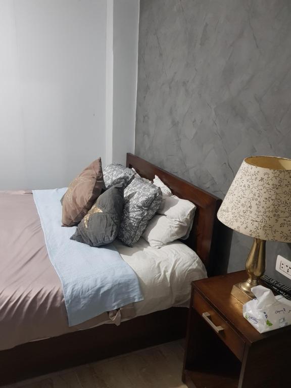 Postel nebo postele na pokoji v ubytování Downtown Inn