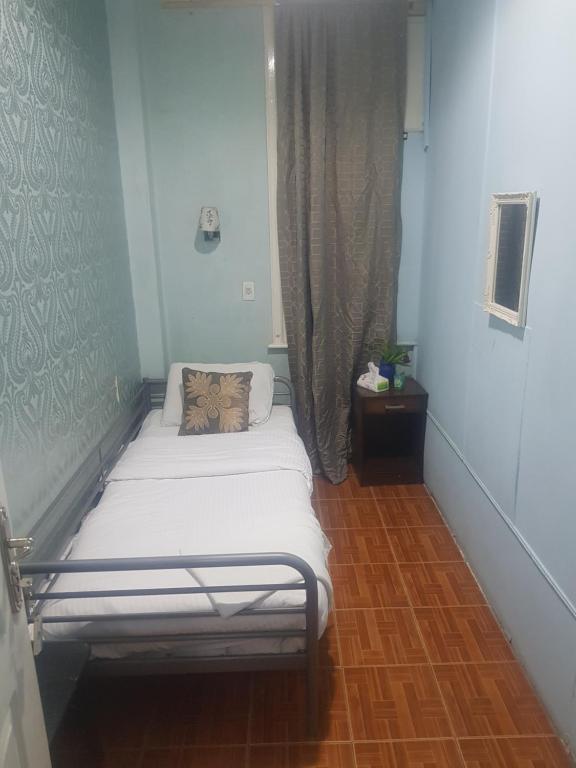Postel nebo postele na pokoji v ubytování Downtown Inn