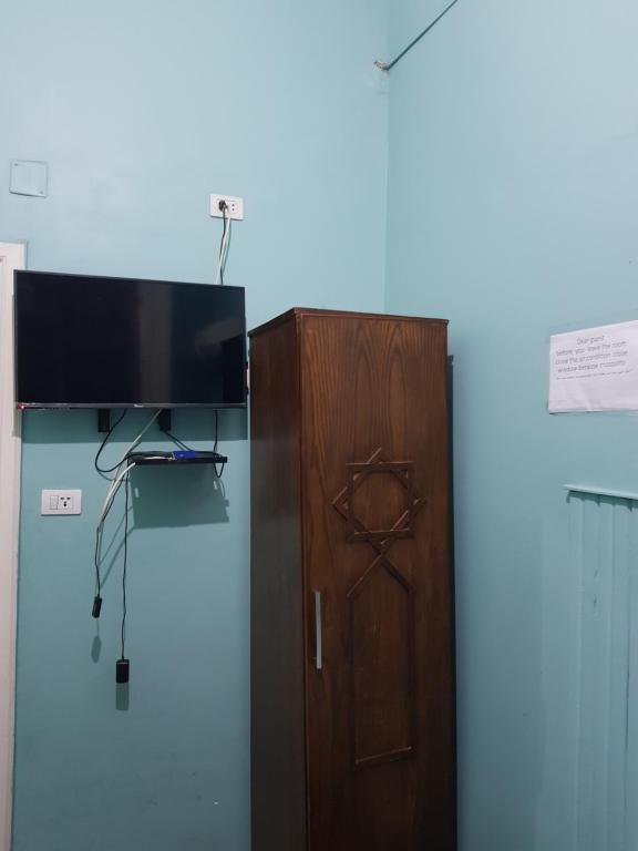 TV a/nebo společenská místnost v ubytování Downtown Inn