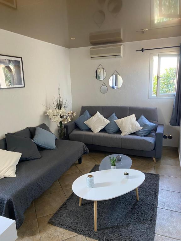Posezení v ubytování Logis Hôtel Les II Mas - Perpignan Sud