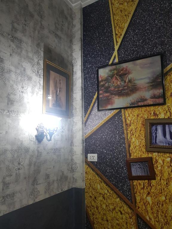 TV a/nebo společenská místnost v ubytování Downtown Inn
