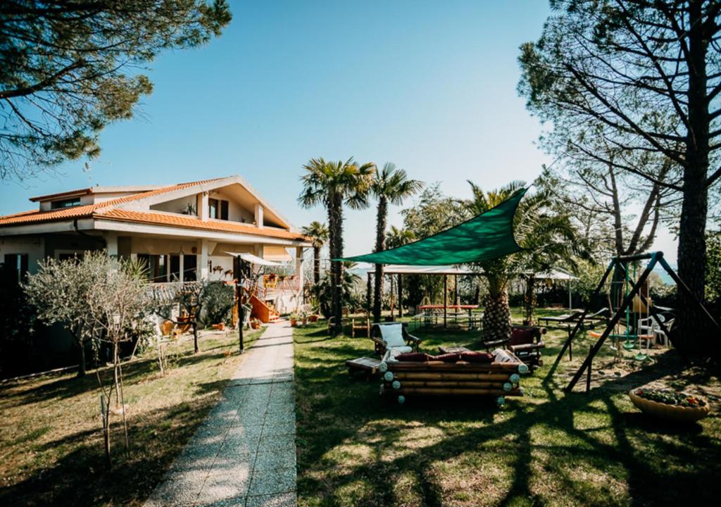 a yard with a swing and a house at L'Isola che non c'è in Senigallia