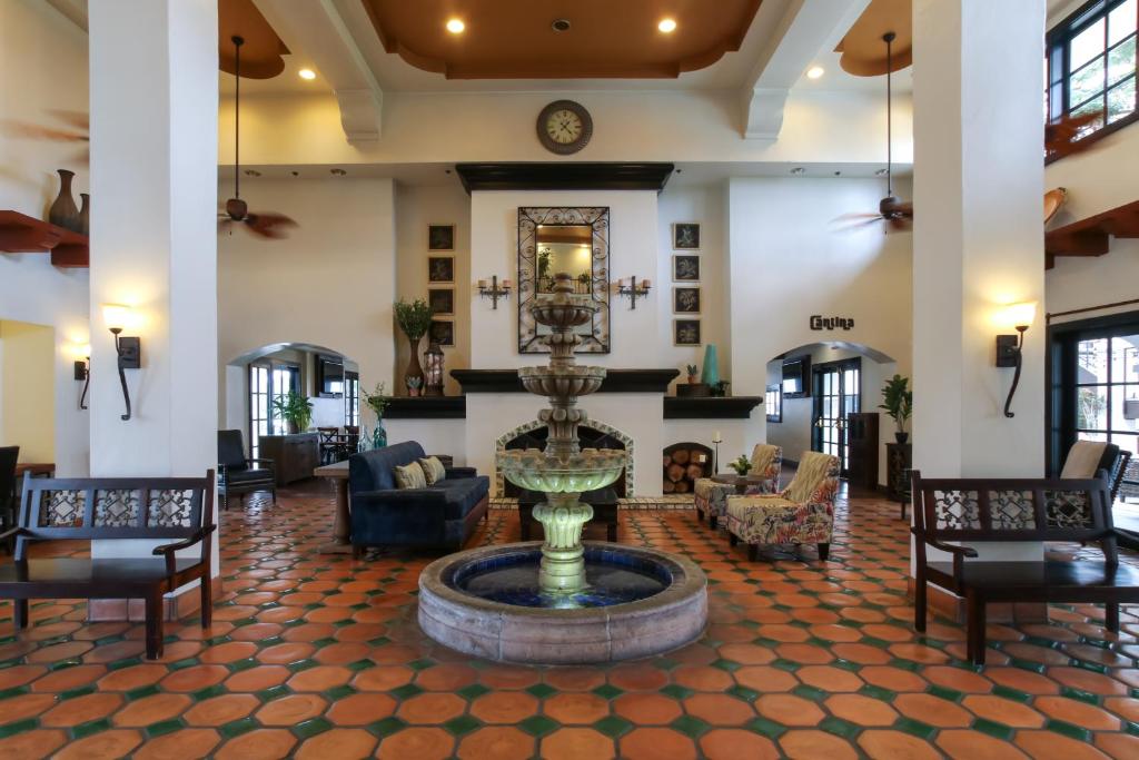 Oxford Suites Pismo Beach photo