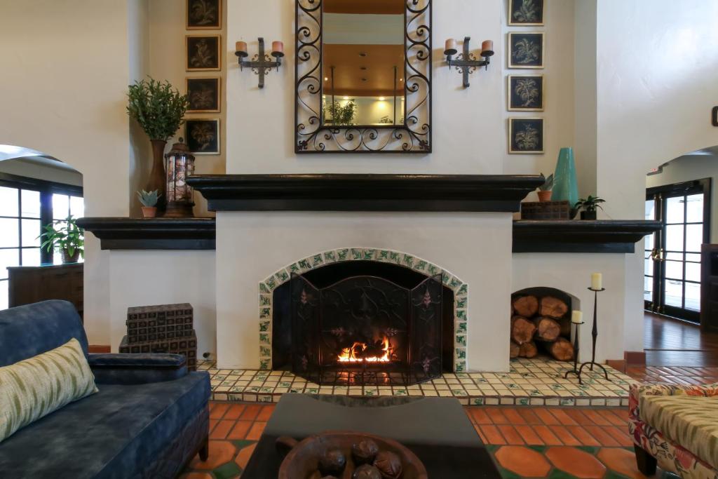 Oxford Suites Pismo Beach photo