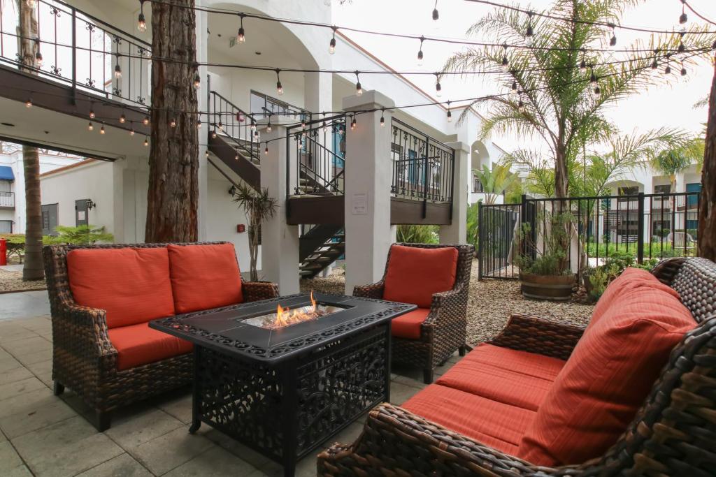 Oxford Suites Pismo Beach photo