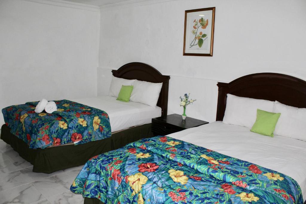 Postel nebo postele na pokoji v ubytování Hotel El Cid