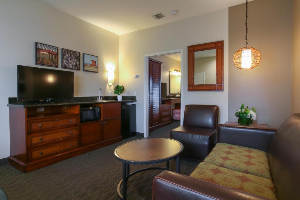 Oxford Suites Pismo Beach photo