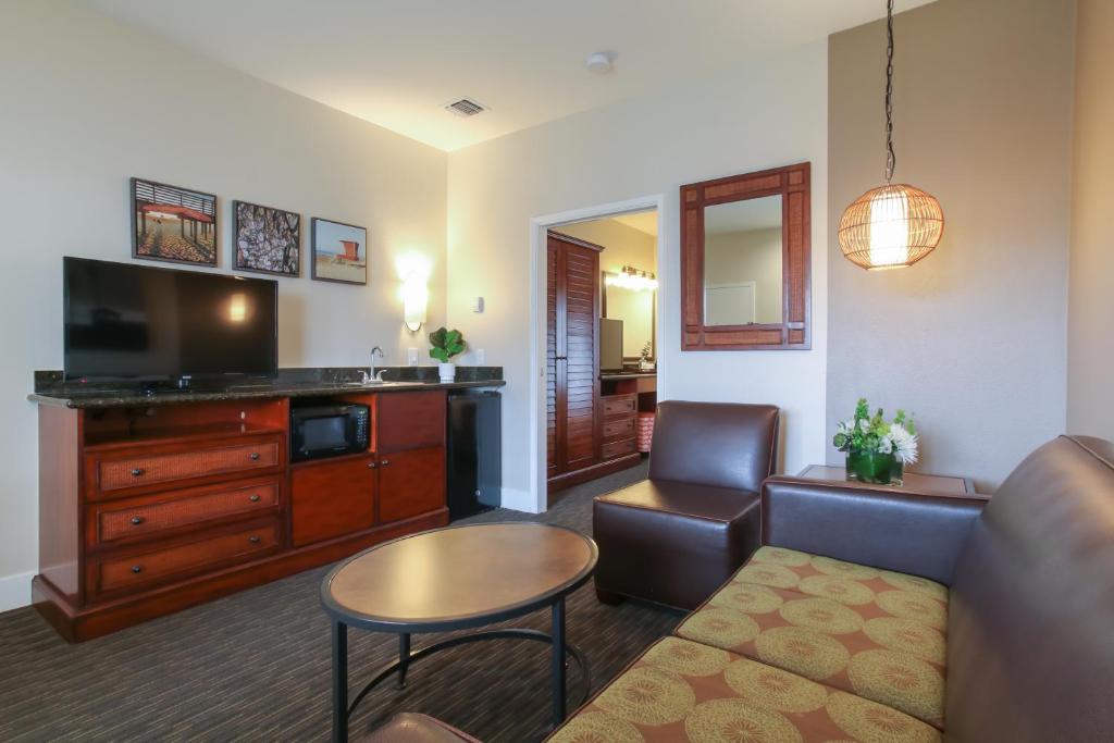 Oxford Suites Pismo Beach photo