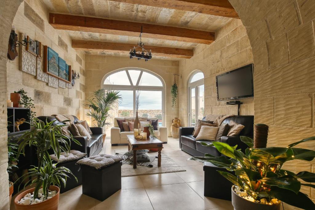 TV a/nebo společenská místnost v ubytování Sweet Life Gozo - Boutique Living
