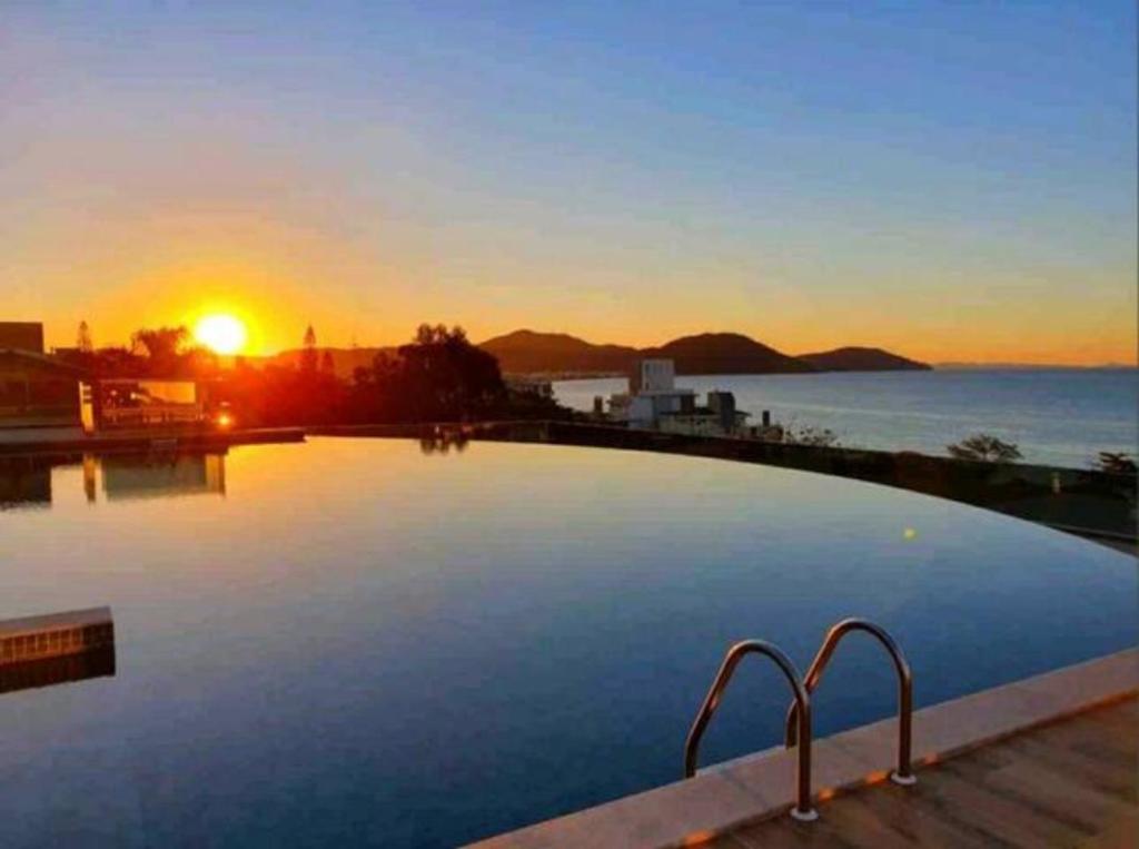  Apartamento NOVO com vista PANORAMICA da praia.