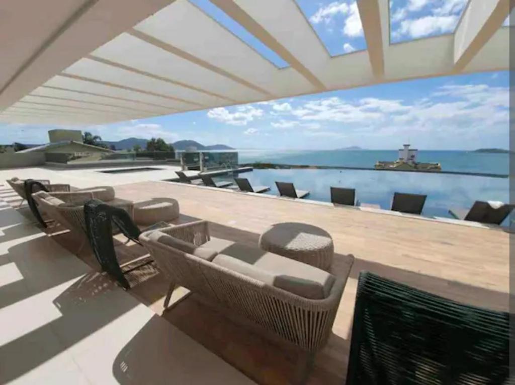  Apartamento NOVO com vista PANORAMICA da praia.