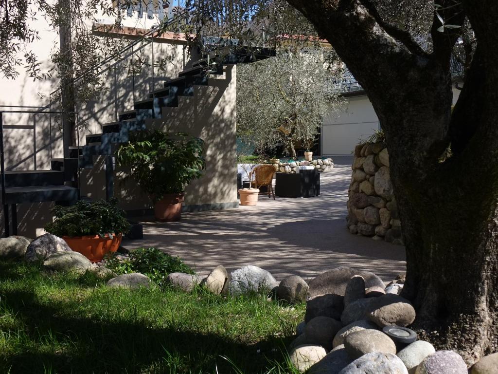 A garden outside B&B ForseSiForseNo