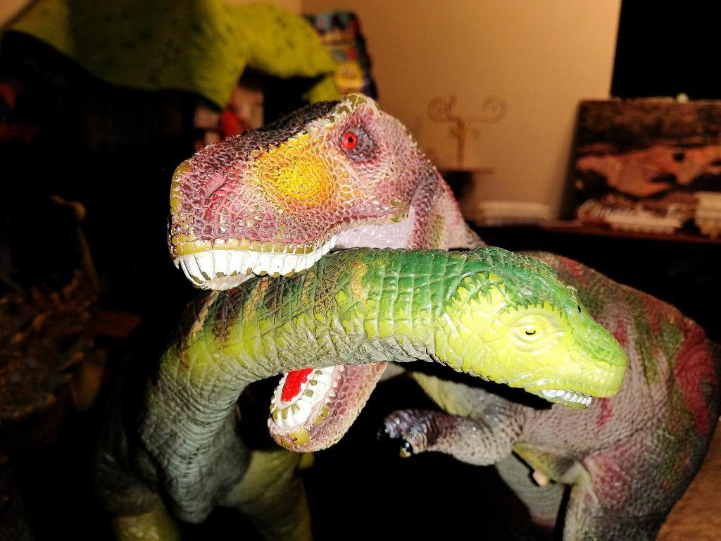 un juguete iguanauanauanauanauanauanauanauanauanauanauanauanauanauana en Hostal Dinosaurio, en Toro Toro