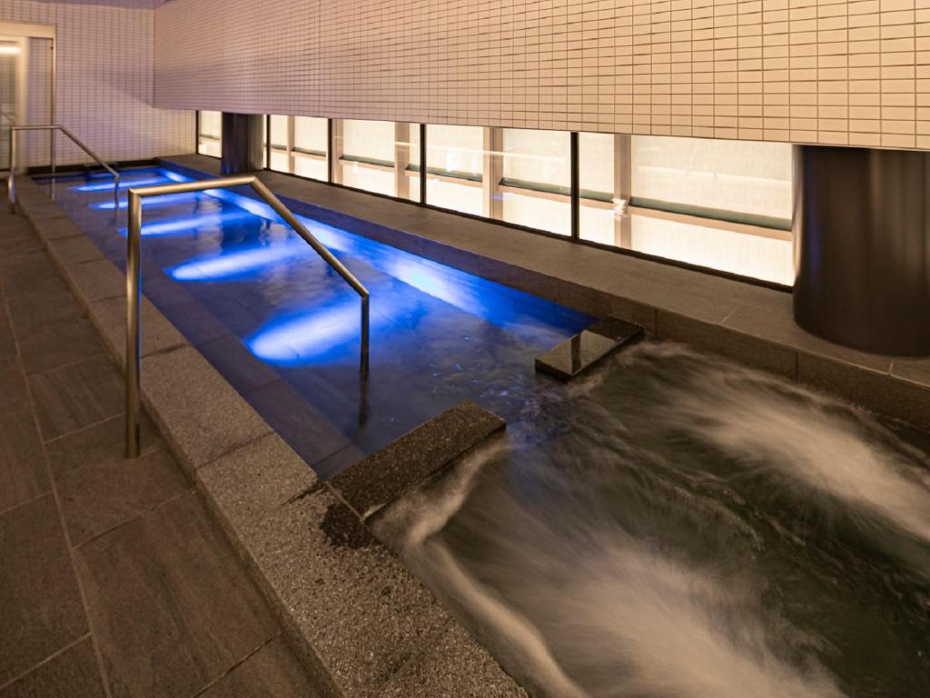 Bazén v ubytování Hotel Intergate Osaka Umeda nebo v jeho okolí