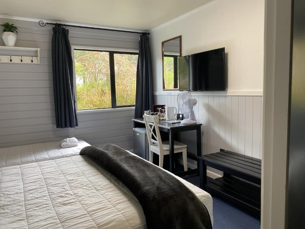 Postel nebo postele na pokoji v ubytování Lakefront Lodge Taupo