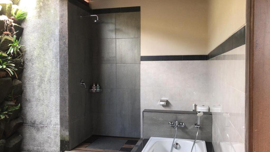 Koupelna v ubytování Anggarakasih Ubud Villa