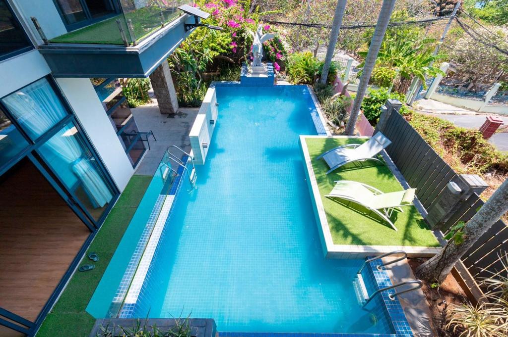 an overhead view of a swimming pool in a house at Lavie House 6 12-6 Trần Phú in Vung Tau