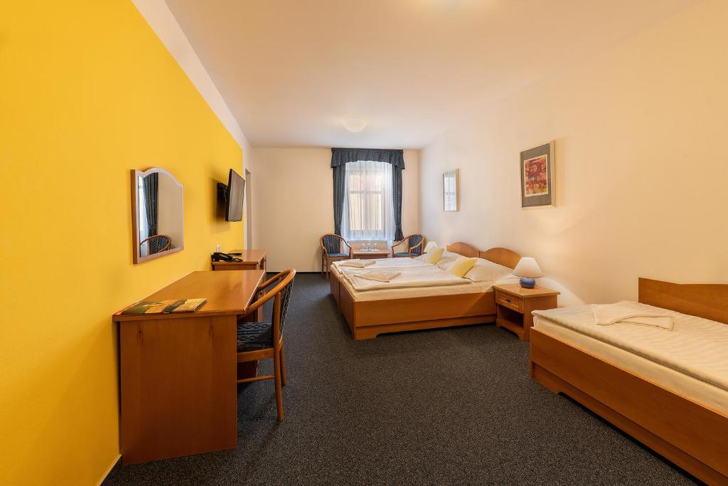 Postel nebo postele na pokoji v ubytování Hotel U Sládka